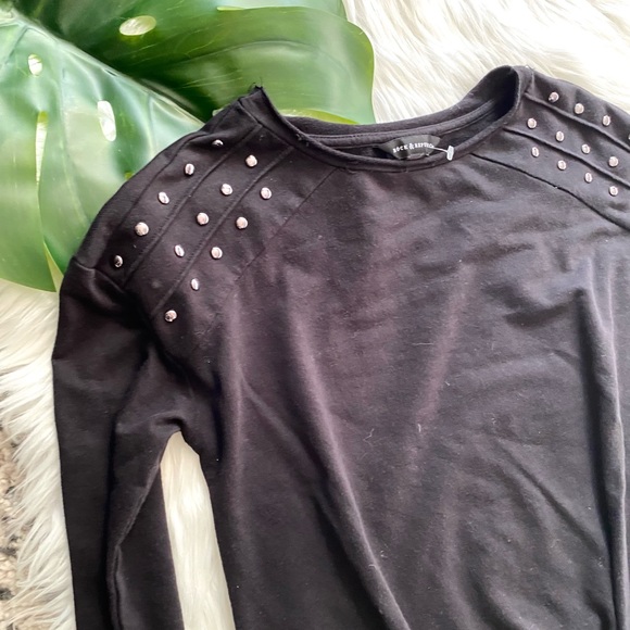 ⭐️ Rock & Republic Top - Picture 2 of 7